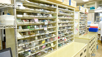 ひまわり薬局帝塚山店の薬棚