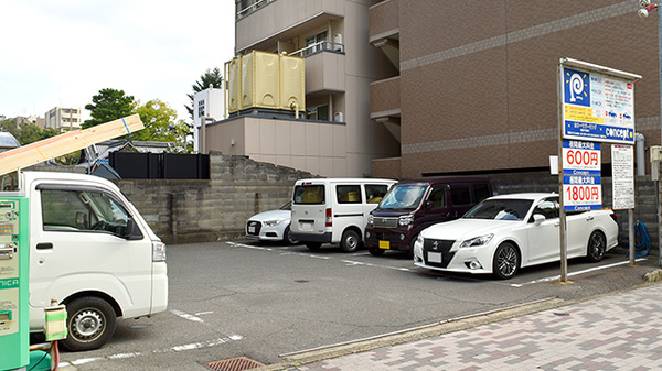 めぐ薬局今出川店の駐車場