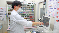 スミレ薬局　宮久保店の作業風景