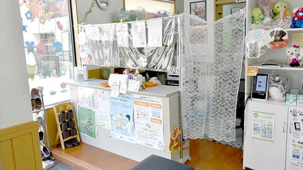 ホワイト薬局伊勢田店の受付/カウンター
