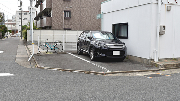 こぐま薬局の駐車場