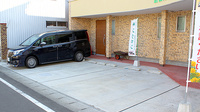 早坂薬局の駐車場