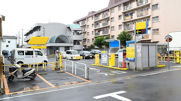 ABC薬局 川添店の駐車場