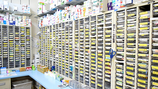 ABC薬局 川添店の薬棚