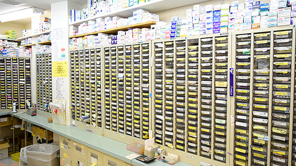 ABC薬局 富田店の薬棚