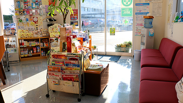 ひまわり薬局新宮中学校前店の待合スペース
