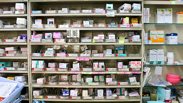 ひまわり薬局　新宮店の薬棚