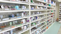 若草薬局瑞穂店の薬棚