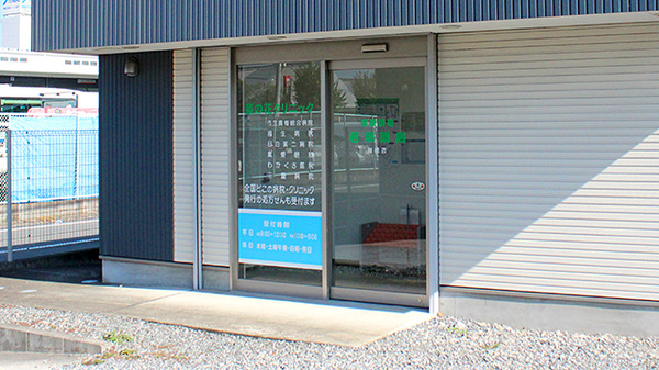 若草薬局瑞穂店の入口