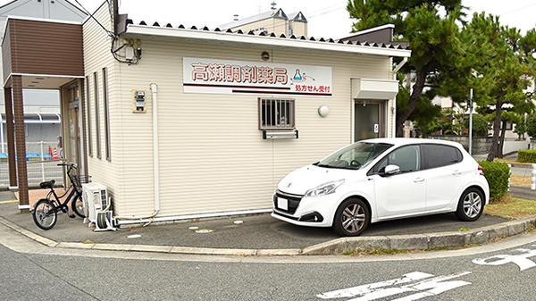 高瀬調剤薬局の駐車場