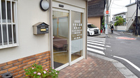 ケヤキ薬局の入口