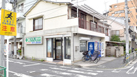 西新井公園前薬局の外観