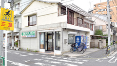 西新井公園前薬局の外観