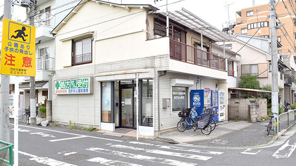 西新井公園前薬局の外観