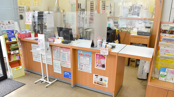 西新井公園前薬局の受付/カウンター