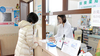 順心堂薬局の作業風景