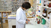 ひまわり薬局の作業風景