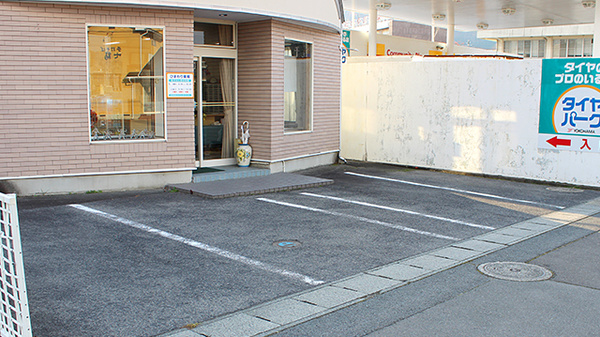 ひまわり薬局の駐車場