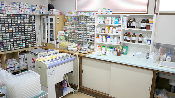 ひまわり薬局の調剤室