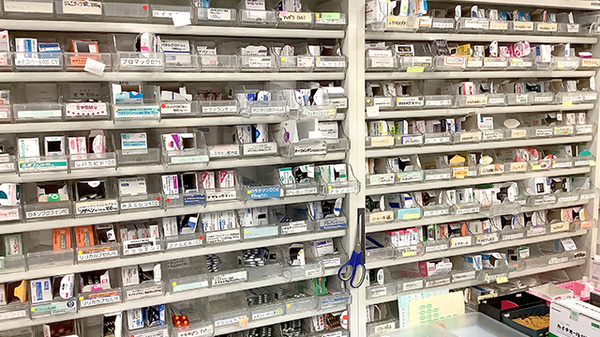 三井調剤薬局の薬棚