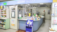 石舘薬局の入口