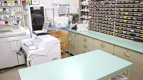 スギ薬局　金山駅前店の調剤室