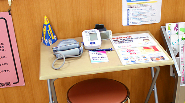 スギ薬局　伏見店の血圧計