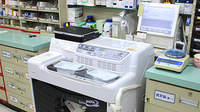 スギ薬局　伏見店の調剤器具