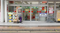 スギ薬局　弥富通店の入口