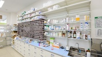 スギ薬局　向島店の薬棚