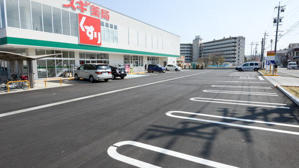 スギ薬局　向島店の駐車場