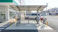 スギ薬局　向島店の駐輪場