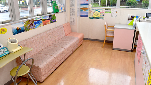 スギ薬局　砂田橋店の待合スペース