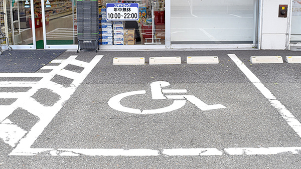 スギ薬局　鳴海店の駐車場