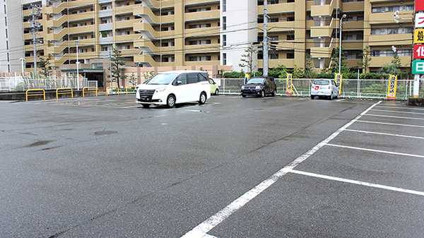 スギ薬局　木場店の駐車場