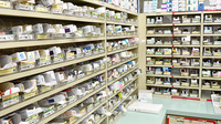 スギ薬局　高坂店の薬棚