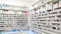 スギ薬局 正保調剤店の薬棚