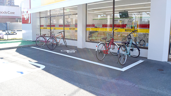 スギ薬局 正保調剤店の駐輪場