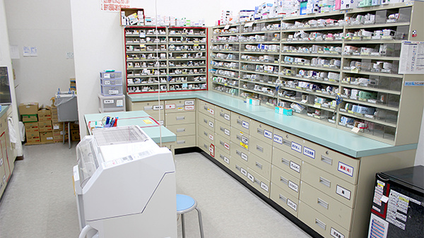 スギ薬局　姥子山店の調剤室
