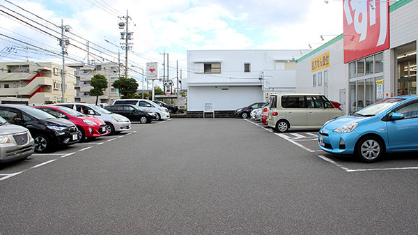 スギ薬局　姥子山店の駐車場