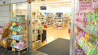 スギ薬局　今福鶴見店の入口