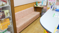 スギ薬局　瑞穂通店の待合スペース