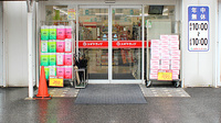 スギ薬局　瑞穂通店の入口