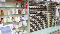 スギ薬局　瑞穂通店の薬棚