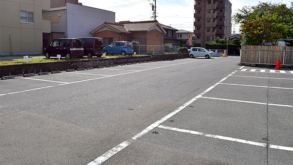 スギ薬局　高畑店の駐車場