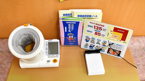 スギ薬局　高畑店の血圧計
