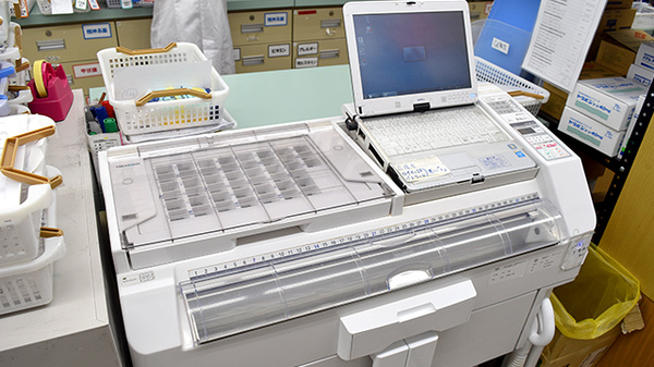 スギ薬局　高畑店の調剤器具