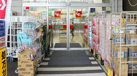 スギ薬局　桜山店の入口