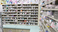 スギ薬局　桜山店の薬棚