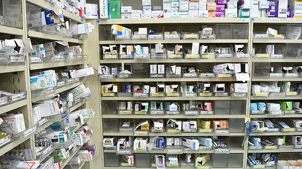スギ薬局　清水口調剤店の薬棚